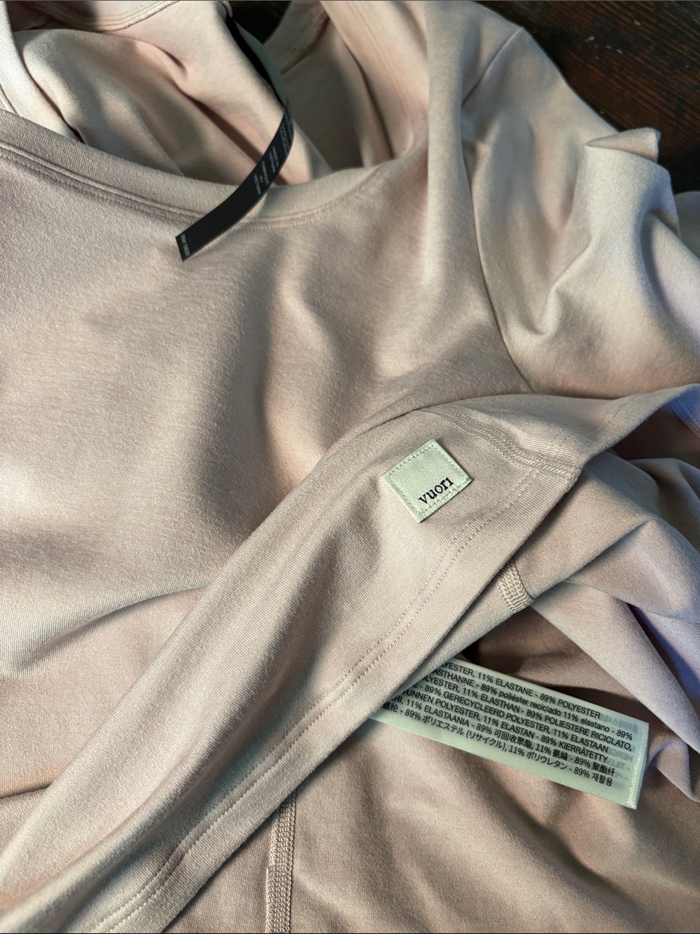 Vuori Long-Sleeve Halo Essential Scoop Shirt in a pale blush color Large - Picture 6 of 10